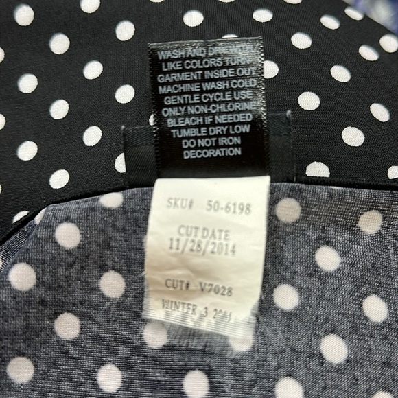 Torrid Blouse Womens 2 Black Polka Dot Cold Shoulder Top V-Neck - Picture 8 of 9